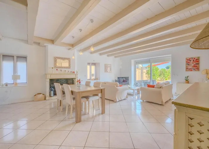 The Of The Whispers Of The South-west Villa *